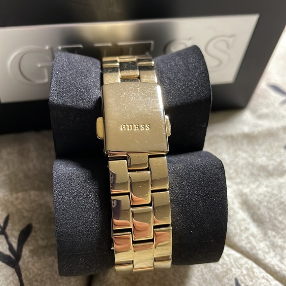 Preloved GUESS gold plated mini sparkle women’s watch - Picture 3 of 6